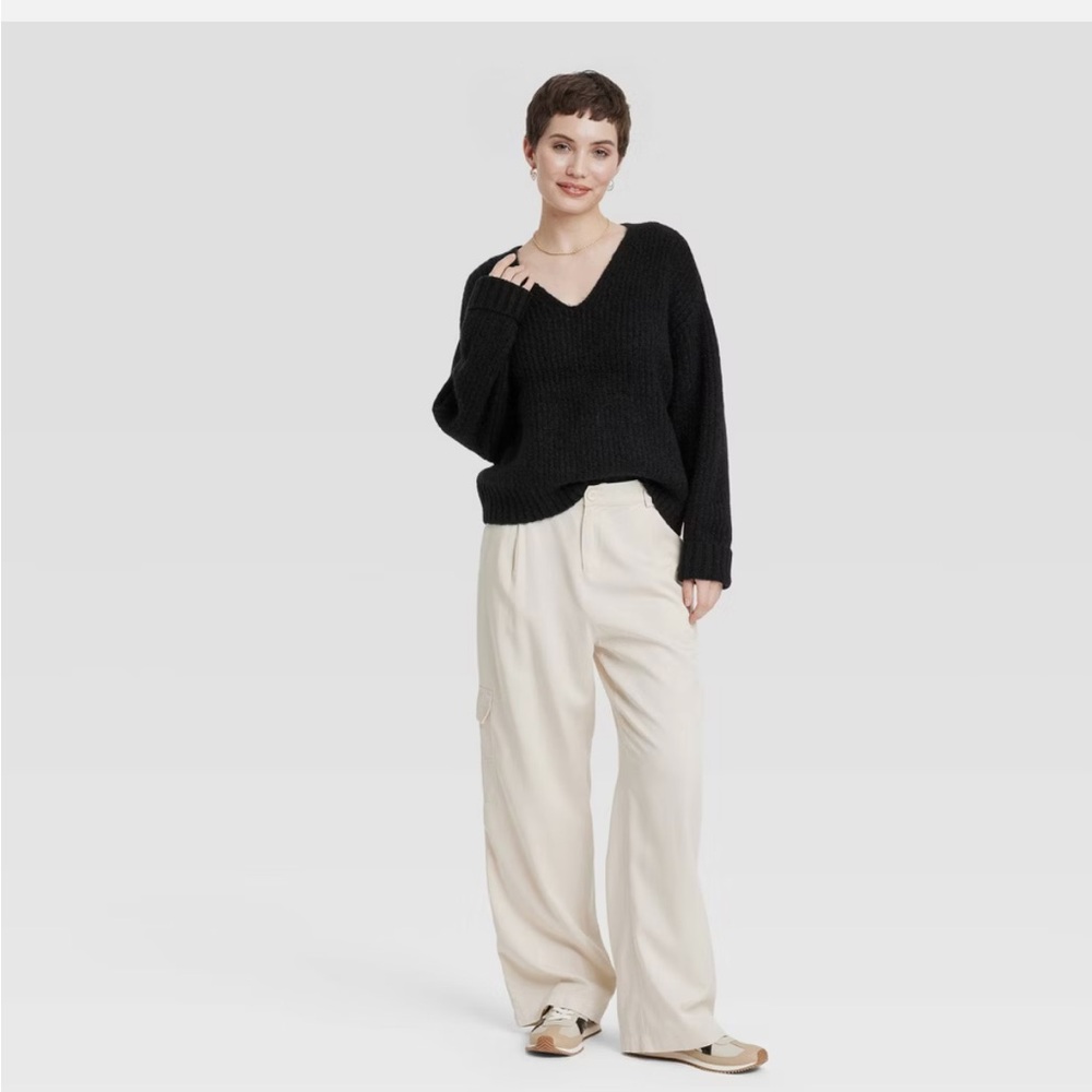 Women's V-Neck Pullover Sweater - Universal Thread